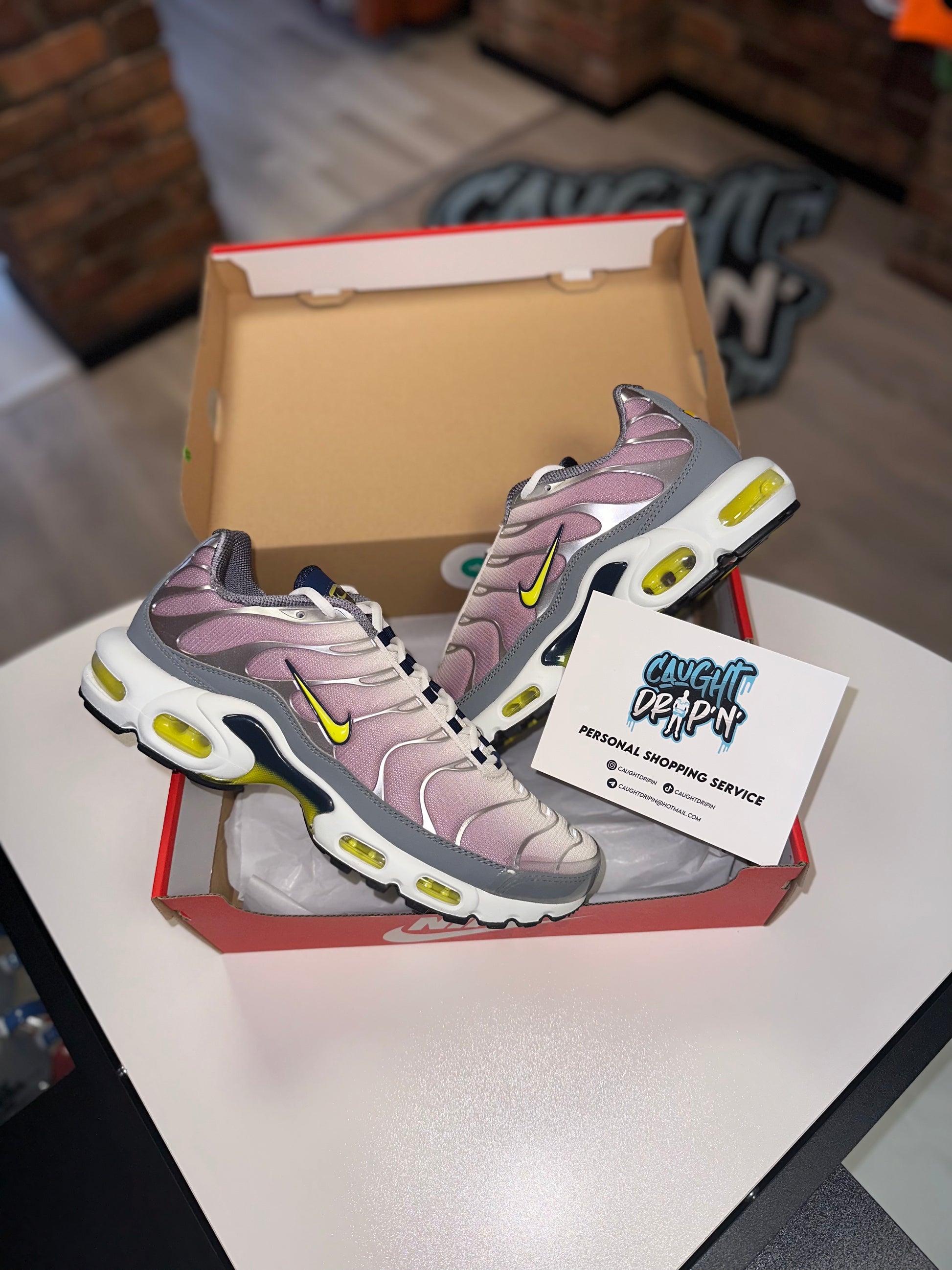 Nike air max plus vast grey orange shop pulse