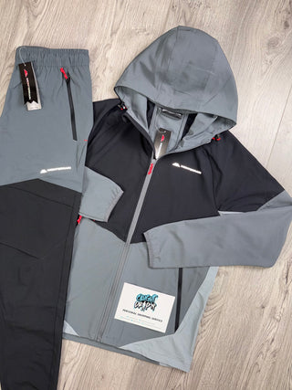 Monterrain Woven Jet Black, Cement Grey, Fiery Red Tracksuit